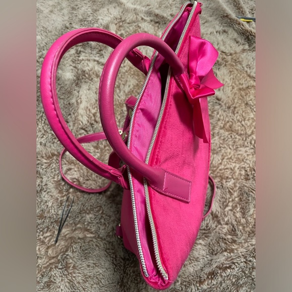 Is Valarie !!pink Velvet Juicy Couture Convertible Backpack Purse With Bow 💗 - Picture 6 of 8